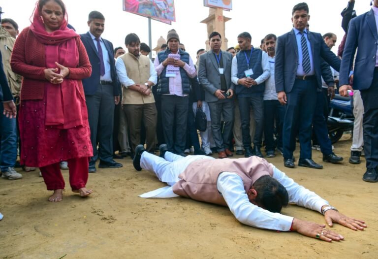 मुख्यमंत्री भजनलाल शर्मा ने की गिरिराज जी महाराज की सप्तकोसीय परिक्रमा, श्रीनाथजी मंदिर में की पूजा-अर्चना