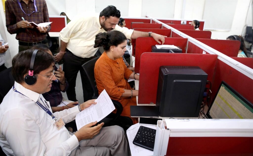 राजस्थान संपर्क हेल्पलाइन समीक्षा सहकारिता विभाग समित शर्मा कार्रवाई