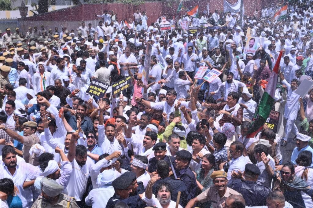 जयपुर में नीट परीक्षा धांधली के खिलाफ कांग्रेस अध्यक्ष गोविंद सिंह डोटासरा का पैदल मार्च