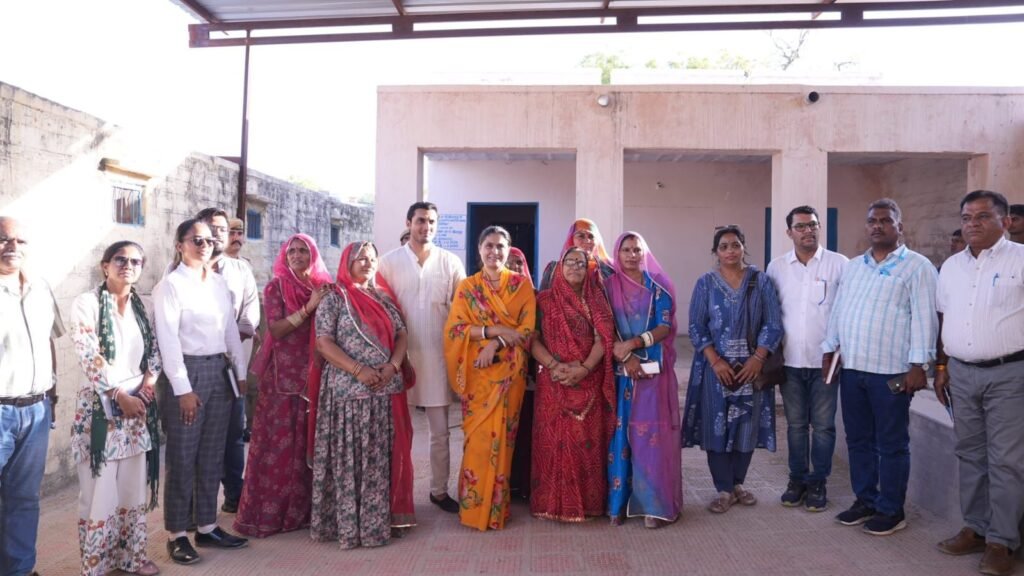 जोधपुर के बीसलपुर गांव में महिलाओं को सब्जी किट वितरण और आजीविका संवर्धन कार्यक्रम