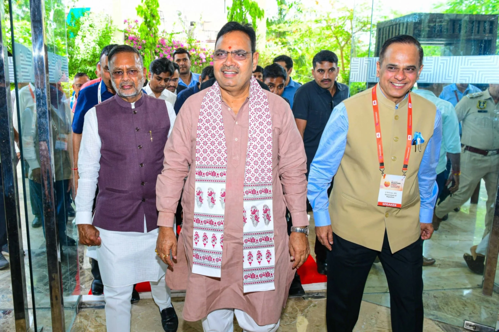 राजस्थान एनर्जी कॉन्क्लेव में इलेक्ट्रिक व्हीकल से पहुंचे मुख्यमंत्री भजनलाल शर्मा