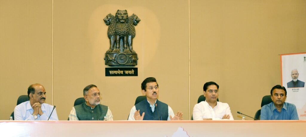 राजस्थान औद्योगिक विकास नीति 2026 की मंजूरी के बाद प्रेस कॉन्फ्रेंस को संबोधित करते कैबिनेट मंत्री कर्नल राज्यवर्धन राठौड़