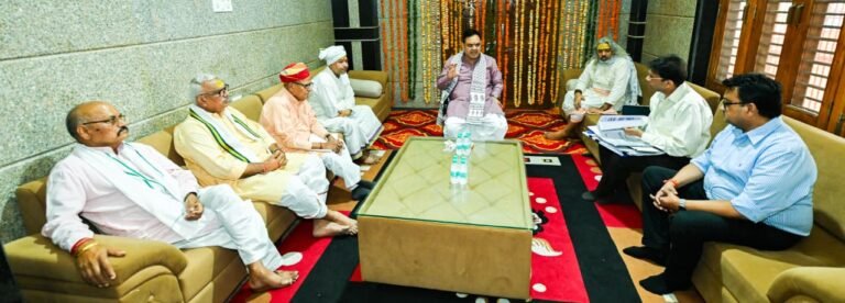 मुख्यमंत्री भजनलाल शर्मा डीग दौरा गिरिराज परिक्रमा: पूजा की