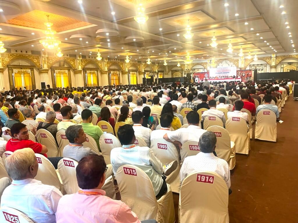 एआईबीईए राष्ट्रीय अधिवेशन में राजस्थान से भाग लेने पहुंचे बैंक कर्मचारी नेता सूरज भान सिंह आमेरा और अन्य प्रतिनिधि