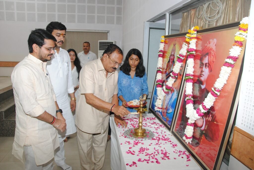 जयपुर में एबीवीपी के आरोहण कार्यक्रम में विद्यार्थियों को संबोधित करते विधानसभा अध्यक्ष वासुदेव देवनानी
