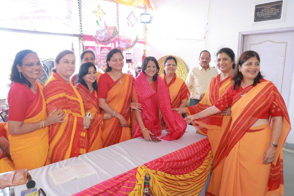 श्री उत्सव एग्जीबिशन का उद्घाटन करतीं मुख्य अतिथि श्रीमती शकुंतला विजयवर्गीय