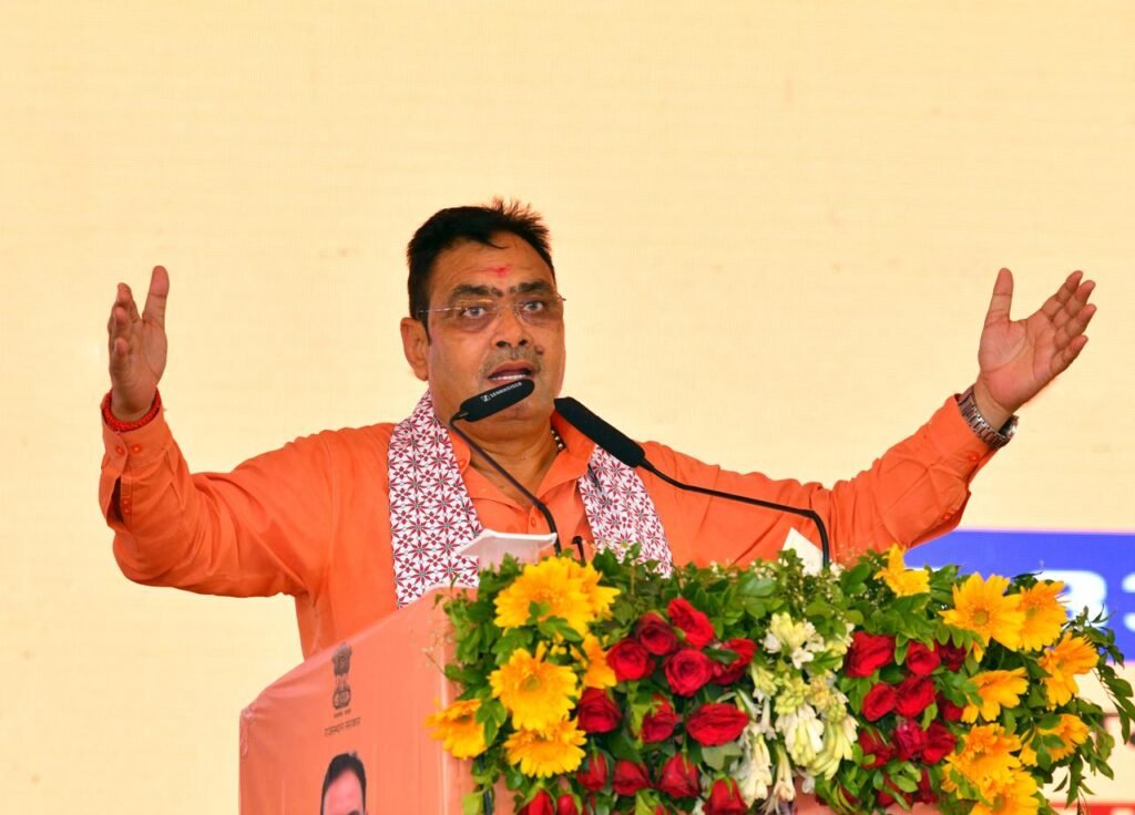 मुख्यमंत्री भजनलाल शर्मा सपनों की उड़ान कार्यक्रम में युवाओं से संवाद करते हुए