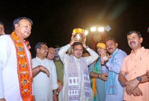 जयपुर में भाजपा समरसता संकल्प अभियान के तहत संत रविदास कलश यात्रा का स्वागत करते मुख्यमंत्री भजनलाल शर्मा