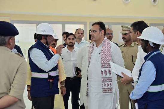 मुख्यमंत्री भजनलाल शर्मा प्रधानमंत्री नरेन्द्र मोदी के प्रस्तावित कार्यक्रम से पहले पचपदरा स्थित एचपीसीएल राजस्थान रिफाइनरी का निरीक्षण करते हुए।
