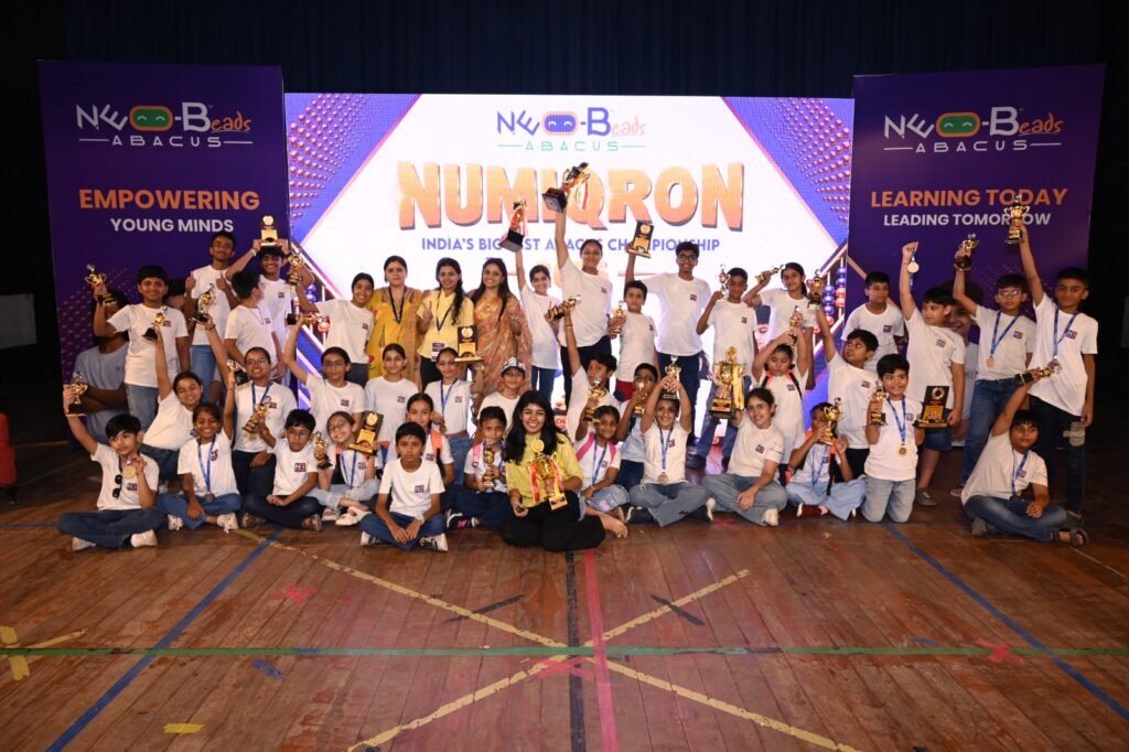 जयपुर में आयोजित NUMIQRON 2026 रीजनल अबेकस चैंपियनशिप में भाग लेते बच्चे