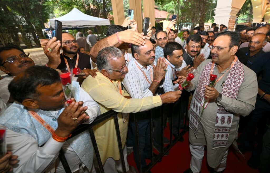 बेंगलुरु में मुख्यमंत्री भजनलाल शर्मा का प्रवासी राजस्थानियों द्वारा भव्य स्वागत