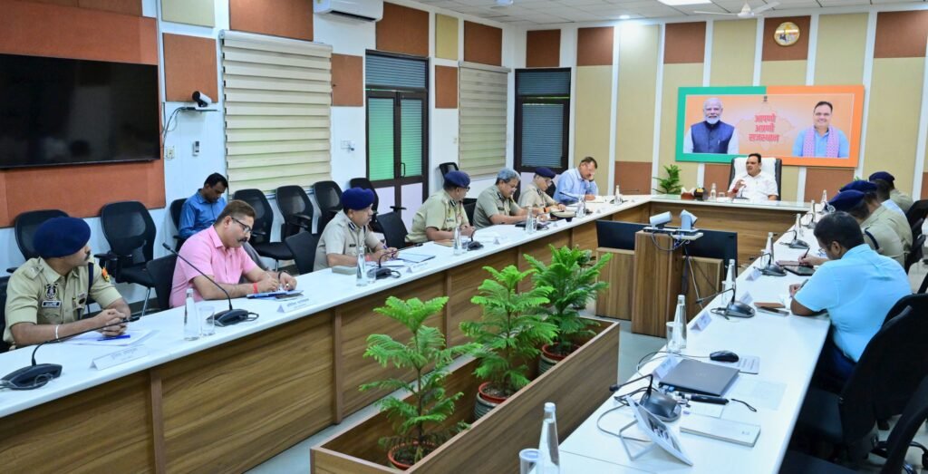 मुख्यमंत्री भजनलाल शर्मा त्योहारी सीजन की सुरक्षा व्यवस्था को लेकर अधिकारियों के साथ बैठक करते हुए