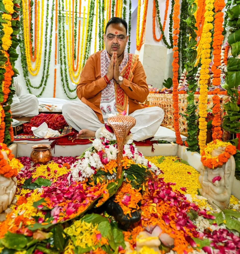 श्रावण सोमवार पर माँ राजराजेश्वरी मंदिर में पूजा करते मुख्यमंत्री भजनलाल शर्मा
