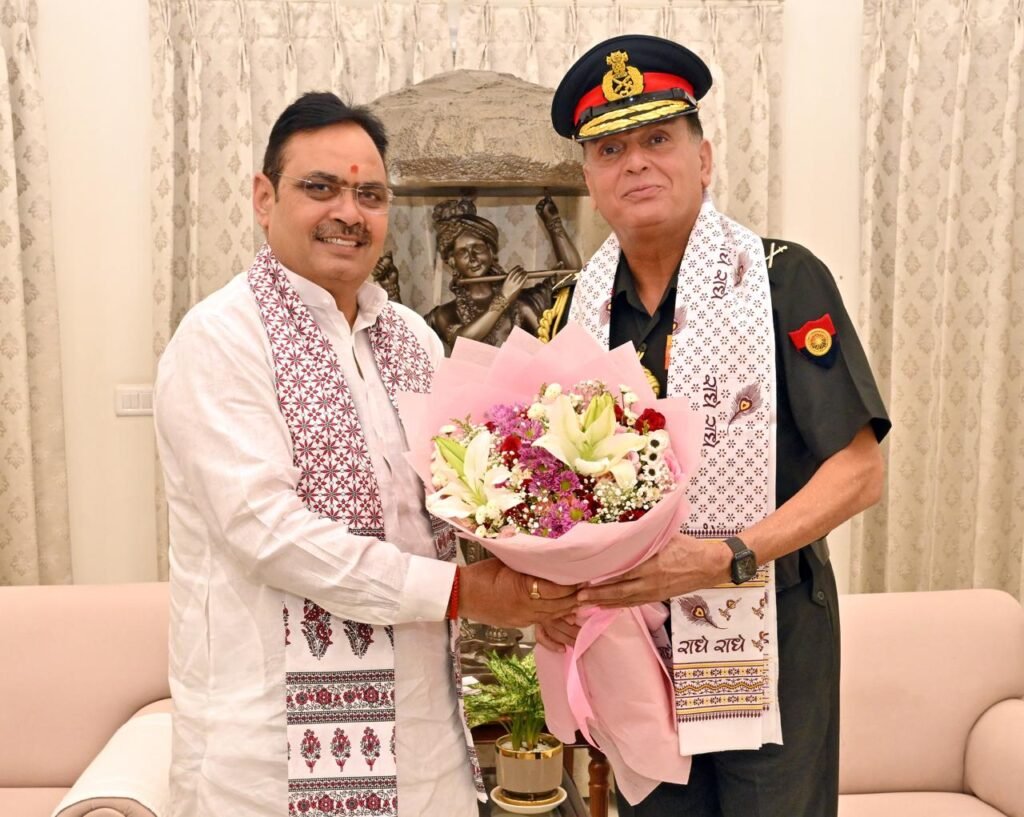मुख्यमंत्री भजनलाल शर्मा से मिलते थल सेनाध्यक्ष जनरल धीरज सेठ
