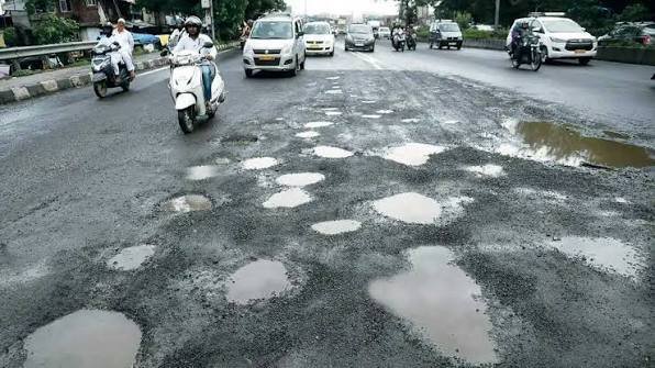 Jaipur Ward 1 में बारिश के बाद सड़क पर जलभराव