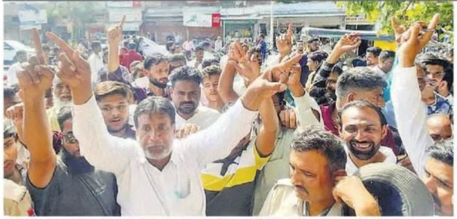 पाली में कांग्रेस कार्यकर्ताओं का टिकट विवाद पर प्रदर्शन