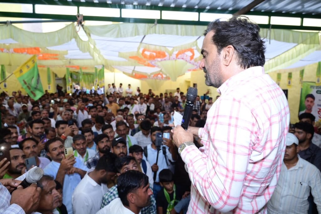 नागौर में RLP प्रत्याशियों के समर्थन में जनसभा को संबोधित करते हनुमान बेनीवाल