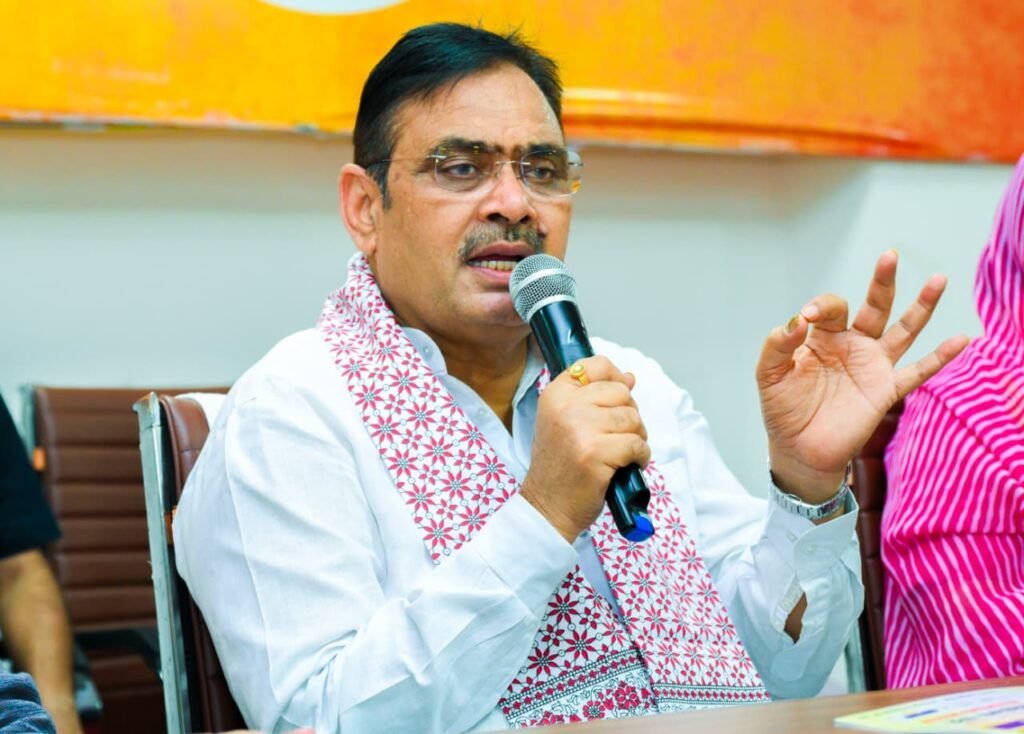 भरतपुर में रोड शो के दौरान मुख्यमंत्री भजनलाल शर्मा
