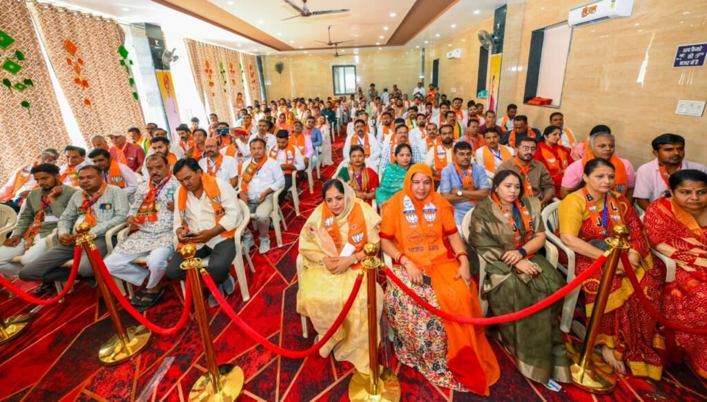 पाली में राजस्थान निकाय चुनाव के दौरान मुख्यमंत्री भजनलाल शर्मा का रोड शो