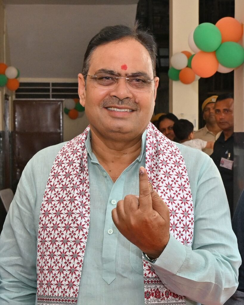 नगर निगम चुनाव 2026 में मतदान करते मुख्यमंत्री भजनलाल शर्मा