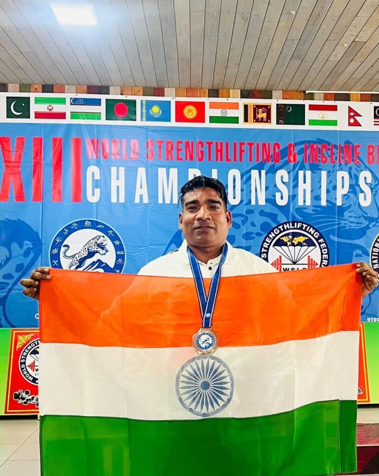 किर्गिस्तान में पवन कुमावत का शानदार प्रदर्शन, वर्ल्ड चैंपियनशिप में जीता सिल्वर