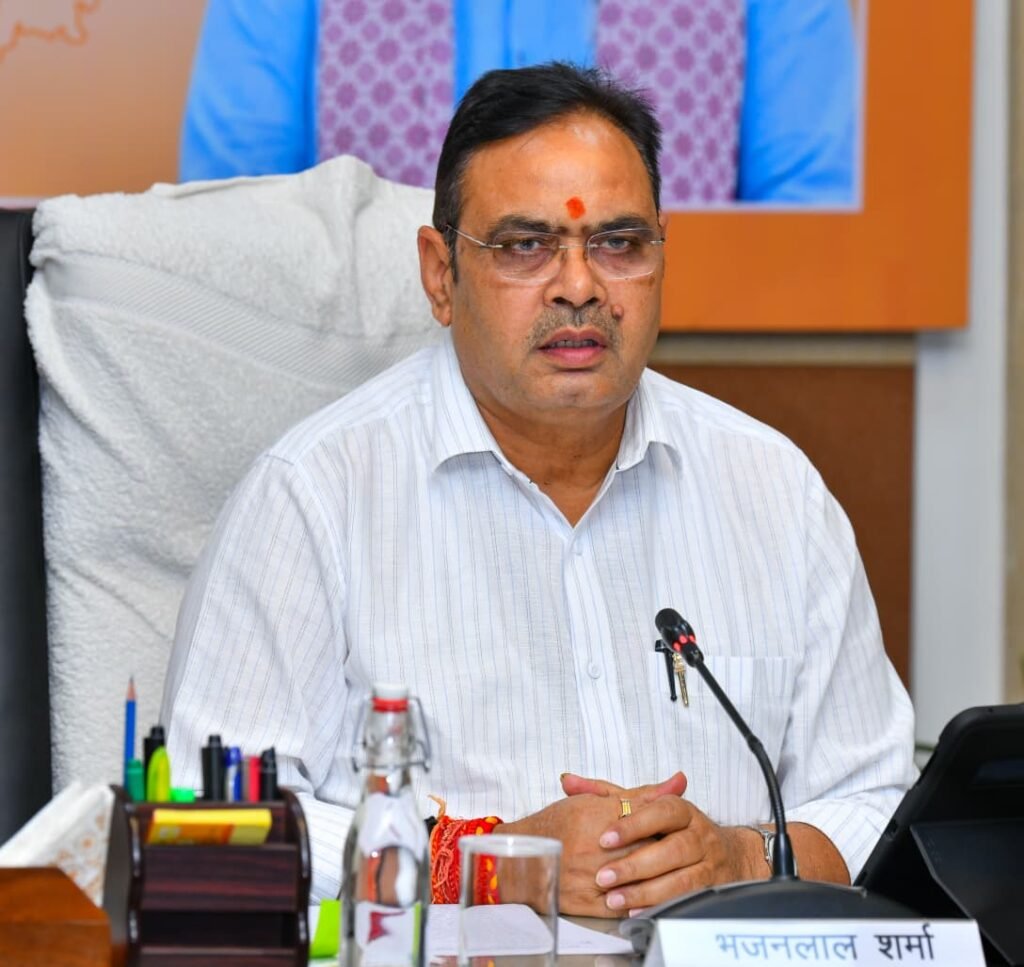मुख्यमंत्री भजनलाल शर्मा नगरीय निकायों के जनप्रतिनिधियों को संबोधित करते हुए