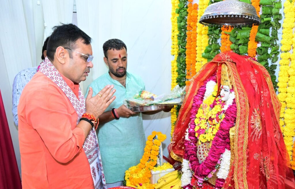 मुख्यमंत्री भजनलाल शर्मा ने शारदीय नवरात्र पर मां राज राजेश्वरी मंदिर में पूजा-अर्चना की
