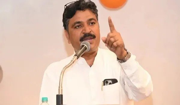 CEC के खिलाफ दिल्ली में विरोध मार्च को लेकर बयान देते राजस्थान विधानसभा में नेता प्रतिपक्ष टीकाराम जूली