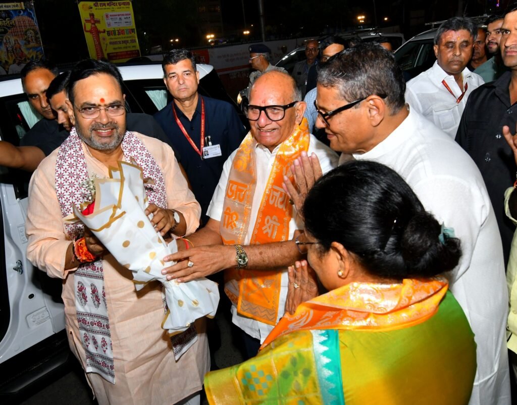 जयपुर में विजयादशमी रावण दहन महोत्सव को संबोधित करते मुख्यमंत्री भजनलाल शर्मा