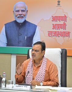 मुख्यमंत्री भजनलाल शर्मा जयपुर में पत्रकारों से बातचीत करते हुए